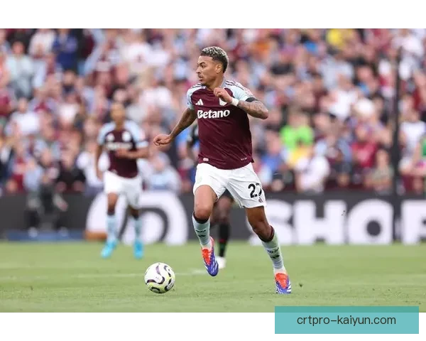 维拉转会策略解析：球队状态持续提升，俱乐部布局未来引人关注